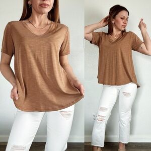 Mod Ref Tan Short Sleeve V-Neck Top size Medium